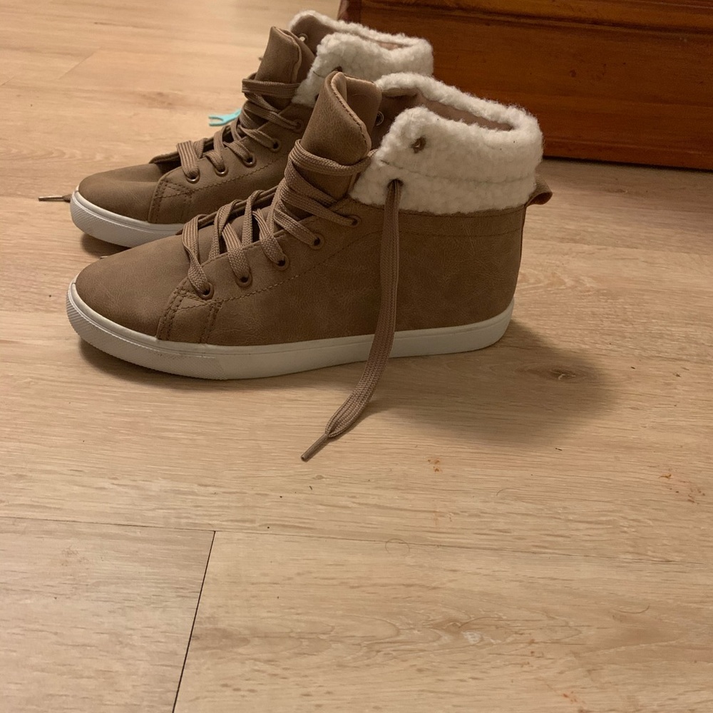 Cute Brown shoes size 7